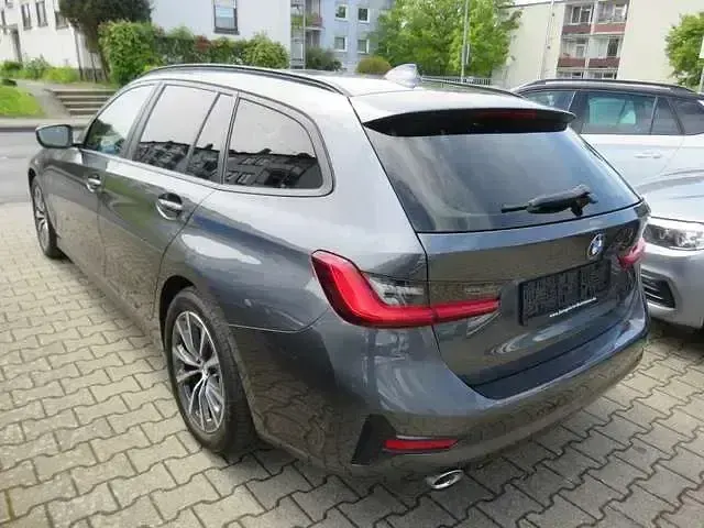 Gebraucht BMW 320 Sport Line 190 PS (139 kW) 2020 Grau Kombi