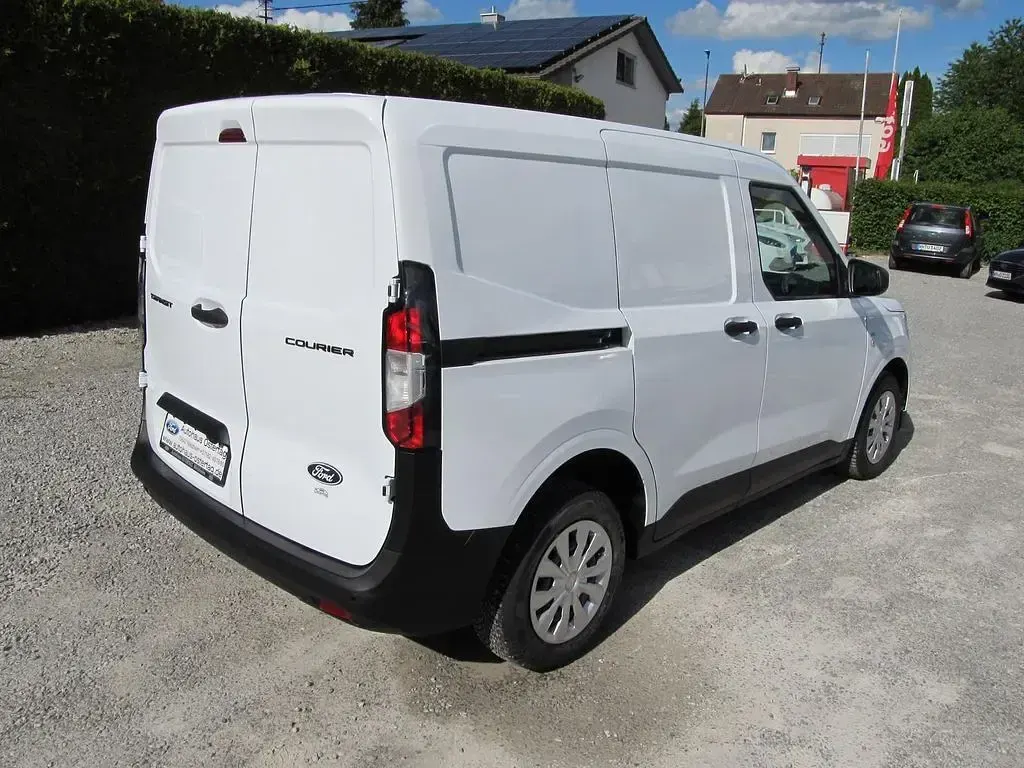 Gebraucht Ford Courier Trend 101 PS (74 kW) 2024 Weiß Van / Kleinbus