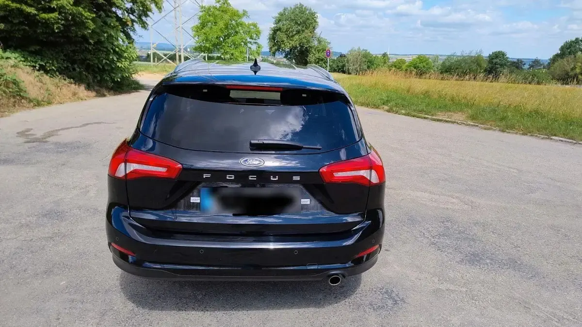 Gebraucht Ford Focus Cool & Connect 101 PS (74 kW) 2021 Schwarz Kombi