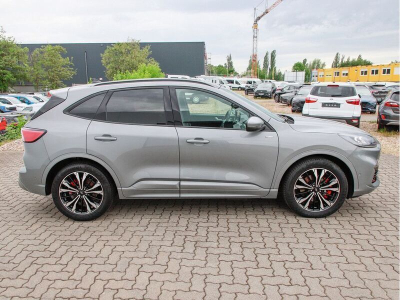 Gebraucht Ford Kuga ST-Line X 224 PS (164 kW) 2021 Silber / solarsilber SUV