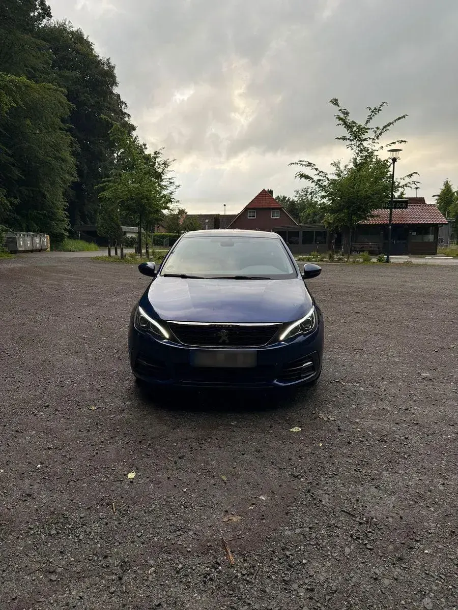 Gebraucht Peugeot 308 Allure 131 PS (96 kW) 2018 Blau Kombi