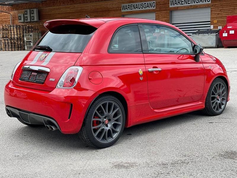 Usata Abarth 695 179 CV (131 kW) 2010 Rosso Utilitaria