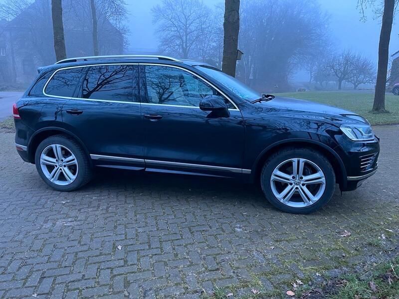 Schwarz Gebraucht 2016 VW Touareg Exclusive SUV | 21.500 € (Fairer Preis) - Bild 1/4