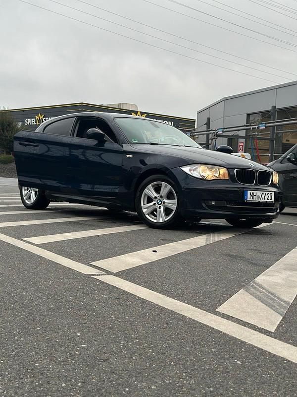 Blau Gebraucht 2008 BMW 116 Kleinwagen | 3.500 € - Bild 1/4