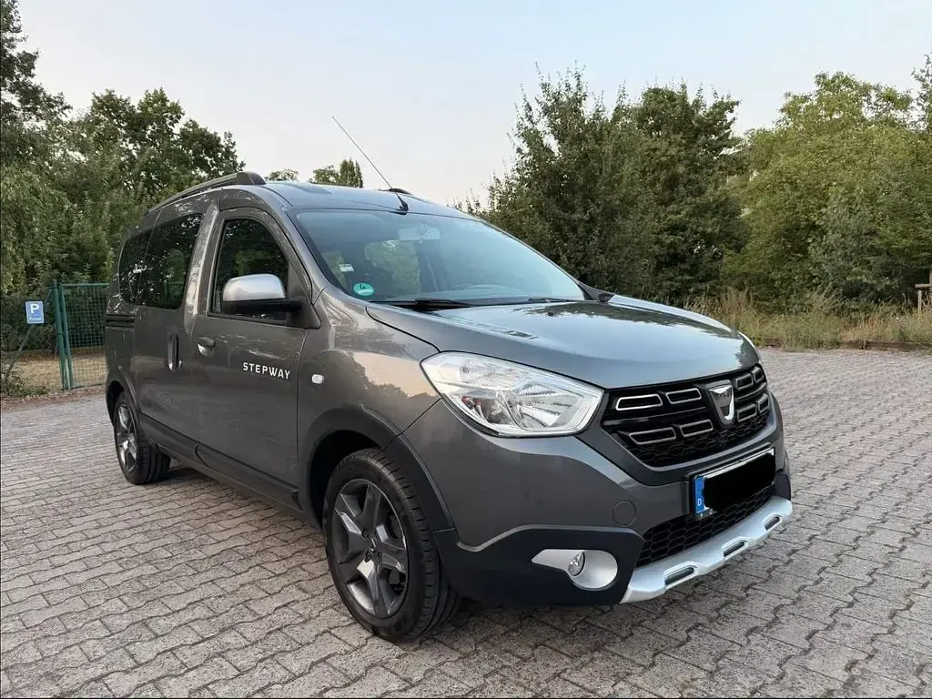 Gebraucht Dacia Dokker Celebration 116 PS (85 kW) 2018 Grau Van / Kleinbus