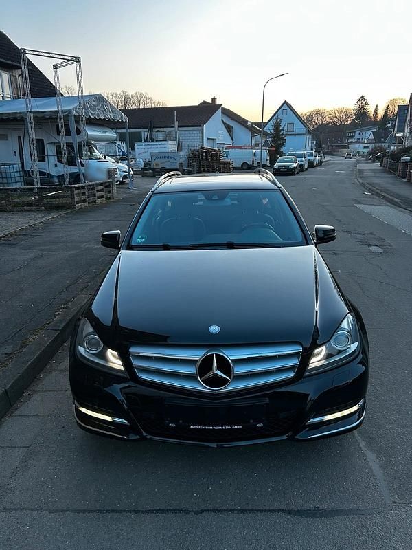 Gebraucht Mercedes C220 170 PS (125 kW) 2015 Schwarz Kombi