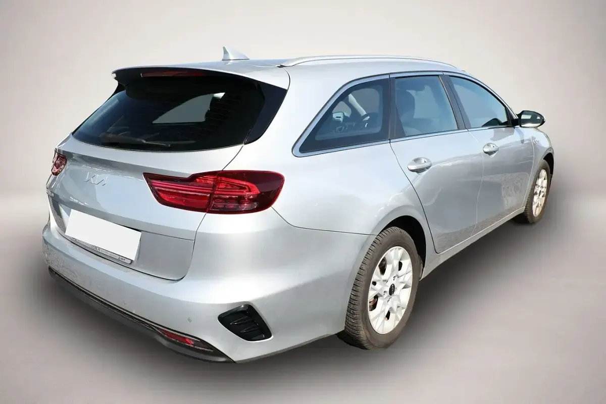 Gebraucht Kia Ceed Vision 120 PS (88 kW) 2024 Silber Kleinwagen