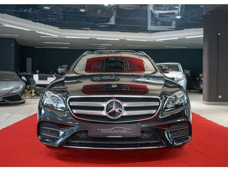 Obsidianschwarz metallic (metallic) Gebraucht 2017 Mercedes E400 AMG Kombi | 31.900 € (Fairer Preis) - Bild 1/4