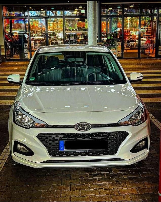 Gebraucht Hyundai i20 Select 75 PS (55 kW) 2019 Weiß Kleinwagen
