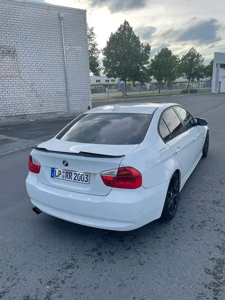 Używany BMW 325 218 KM (160 kW) 2006 Biały Sedan/Limuzyna