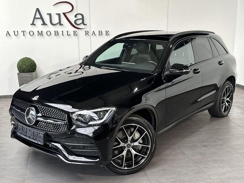 Schwarz Gebraucht 2021 Mercedes GLC300e AMG line SUV | 38.748 € (Etwas zu teuer) - Bild 1/4