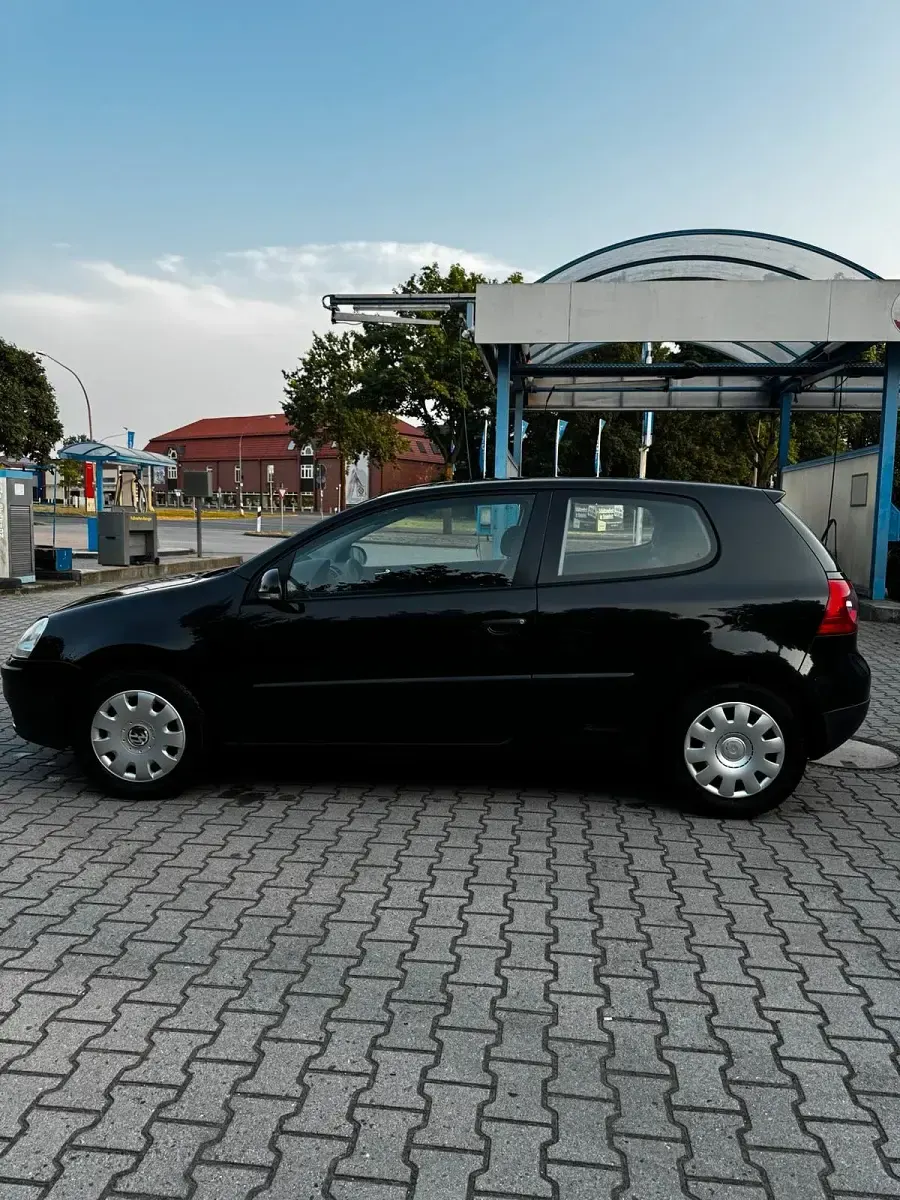 Gebraucht VW Golf V 75 PS (55 kW) 2004 Schwarz Kleinwagen