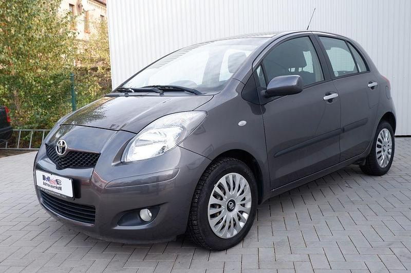Gebraucht Toyota Yaris 101 PS (74 kW) 2010 Grau Limousine