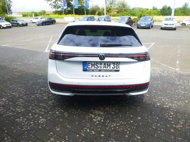 Gebraucht VW Passat R-line 150 PS (110 kW) 2024 Andere farbe Kombi
