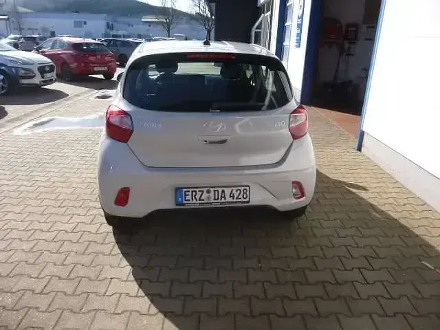 Gebraucht Hyundai i10 Trend 63 PS (46 kW) 2025 Silber Kleinwagen
