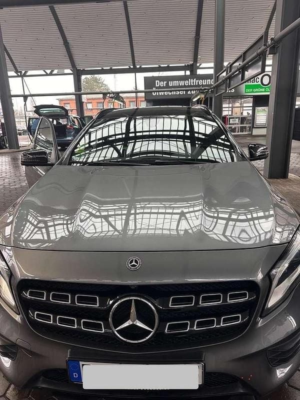 Gebraucht Mercedes GLA180 AMG line 122 PS (89 kW) 2017 Grau SUV