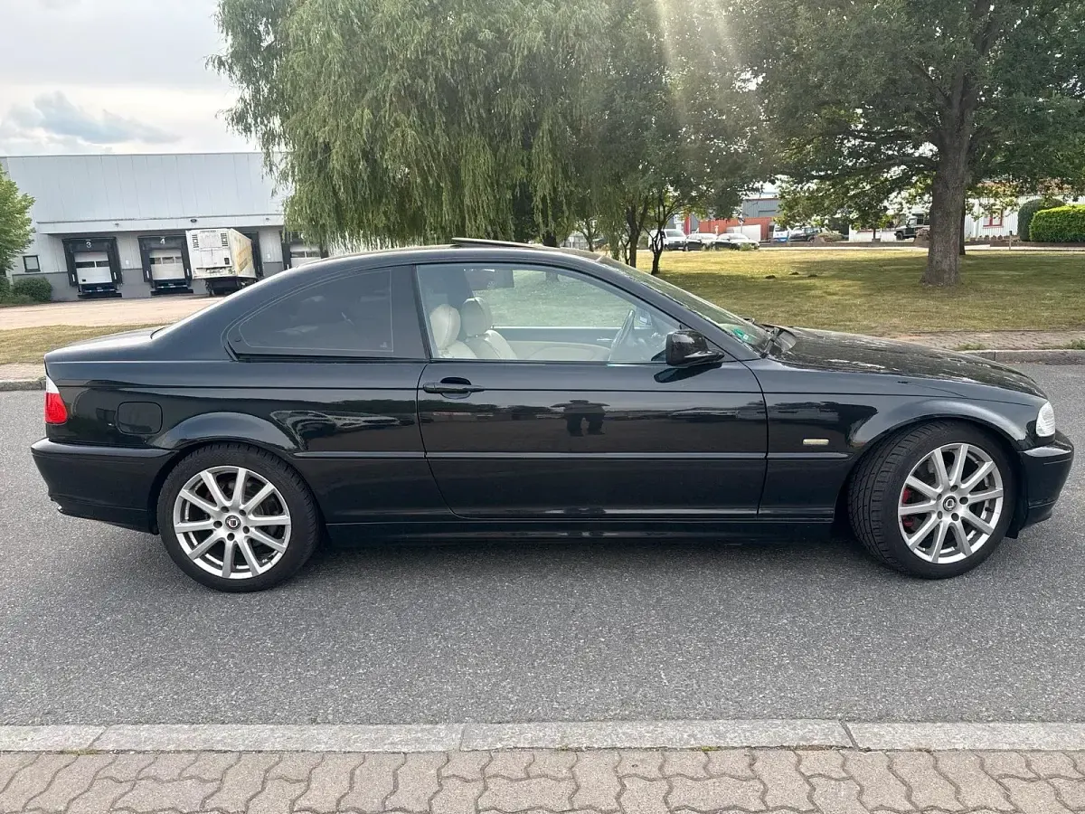 Gebraucht BMW 325 192 PS (141 kW) 2001 Schwarz Coupé