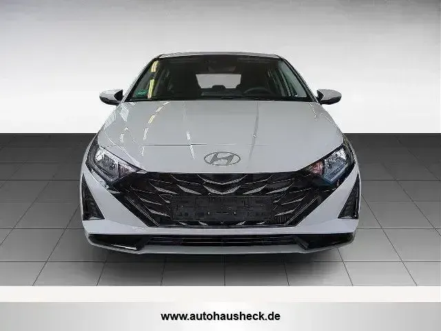 Gebraucht Hyundai i20 Trend 101 PS (74 kW) 2025 Weiß Kleinwagen