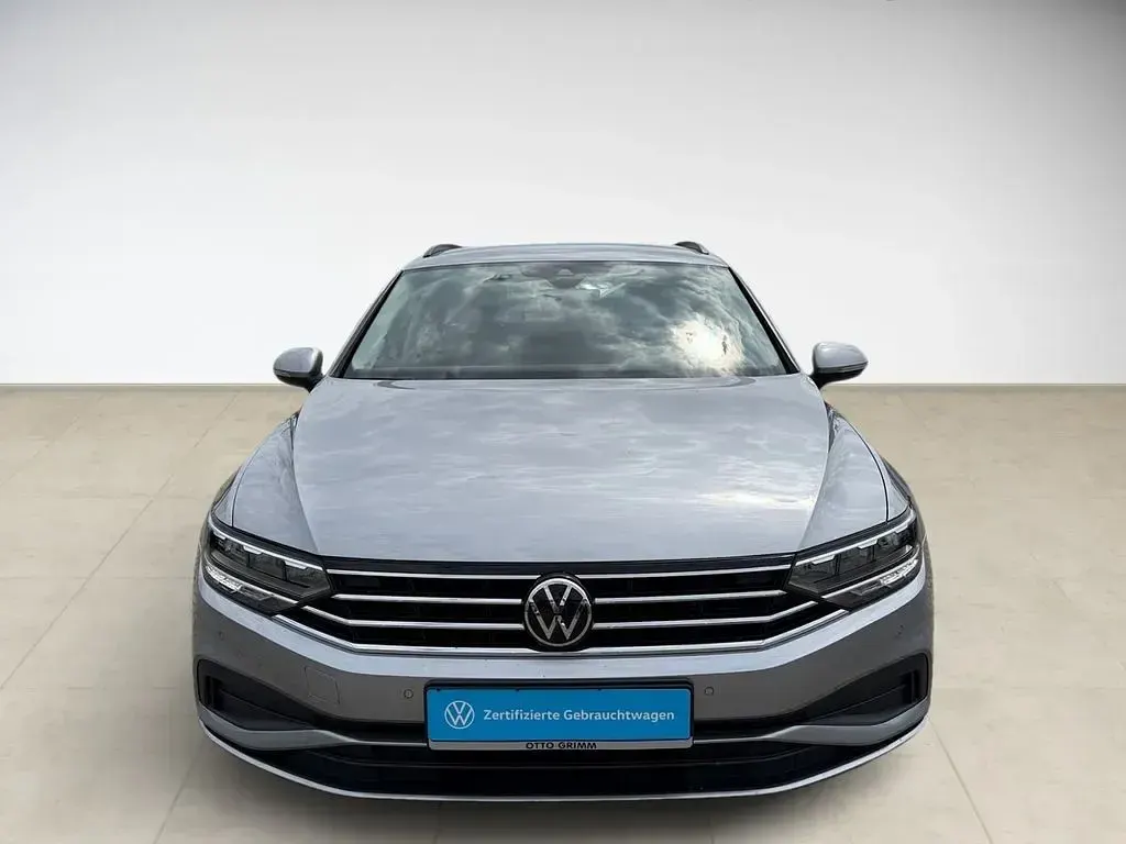 Używany VW Passat Conceptline 150 KM (110 kW) 2023 Srebrny Kombi