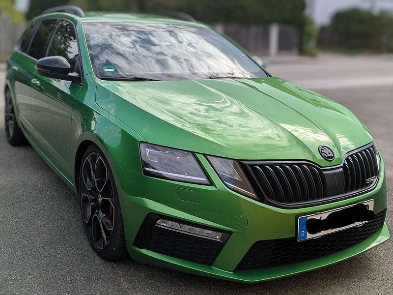 Grün Gebraucht 2019 Skoda Octavia RS Kombi | 26.000 € (Teuer) - Bild 1/4