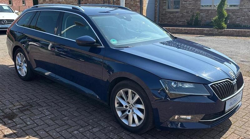 Gebraucht Skoda Superb Style 150 PS (110 kW) 2016 Blau Kombi
