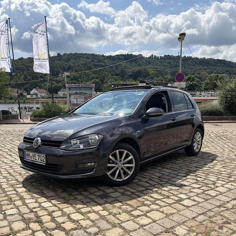 Grau Gebraucht 2016 VW Golf VII LOUNGE Limousine | 12.600 € (Etwas zu teuer) - Bild 1/4
