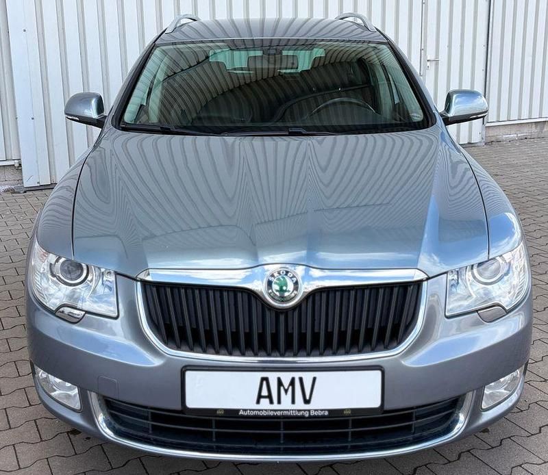 Gebraucht Skoda Superb Elegance 140 PS (102 kW) 2012 Grau Kombi