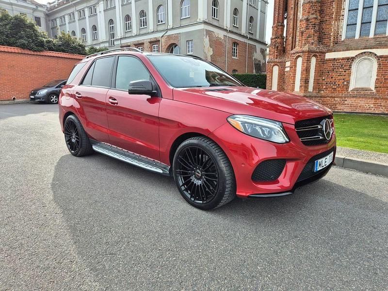 Rot Gebraucht 2016 Mercedes GLE350 SUV | 30.000 € (Teuer) - Bild 1/4