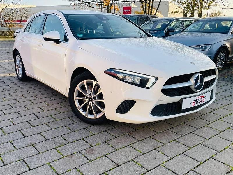 Weiß Gebraucht 2020 Mercedes A220 Limousine | 23.990 € (Guter Preis) - Bild 1/4