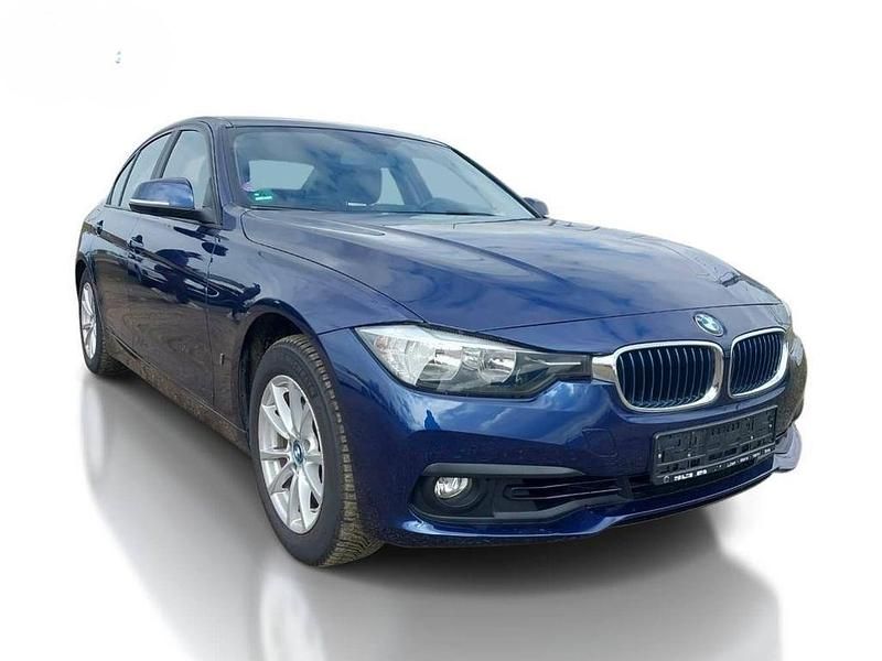 Gebraucht BMW 330e Advantage 252 PS (185 kW) 2019 Mediterranblau Limousine