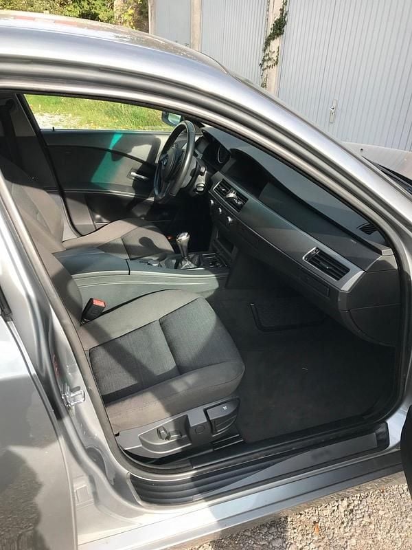 Gebraucht BMW 520 163 PS (119 kW) 2007 Grau Limousine