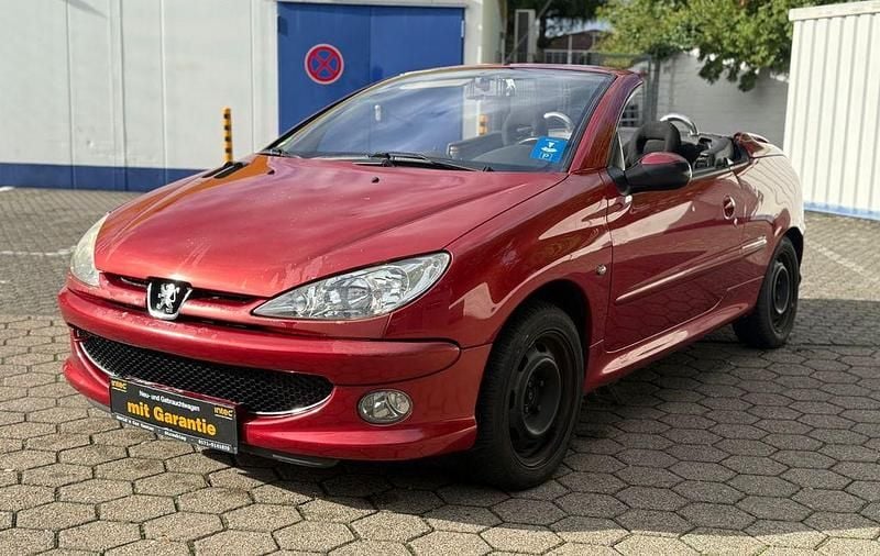 Rot Gebraucht 2003 Peugeot 206 CC Filou Cabrio | 2.600 € (Teuer) - Bild 1/4