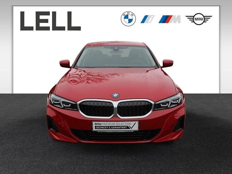 Gebraucht BMW 330e 184 PS (135 kW) 2024 Rot Limousine