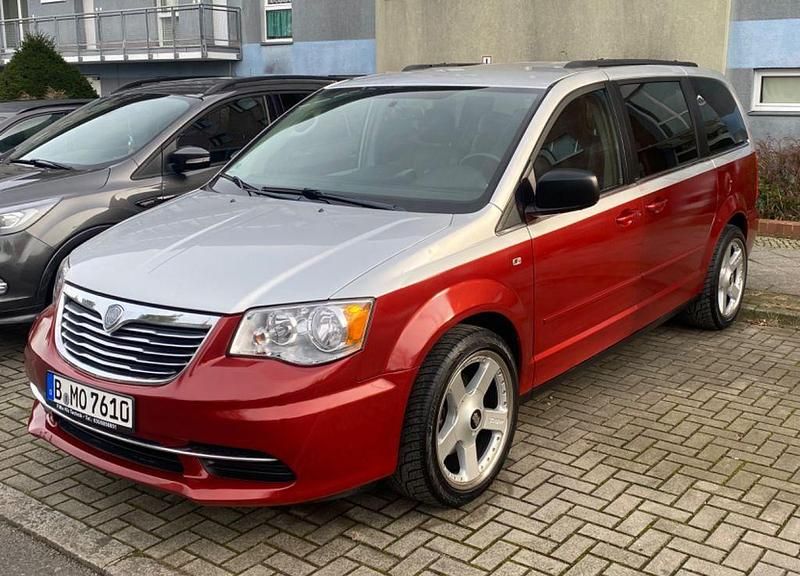 Gebraucht Lancia Voyager Silver 163 PS (119 kW) 2012 Silber Van / Kleinbus