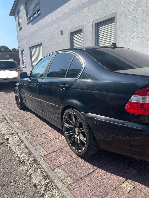 Schwarz Gebraucht 2003 BMW 330 Limousine | 5.000 € (Superpreis) - Bild 1/4