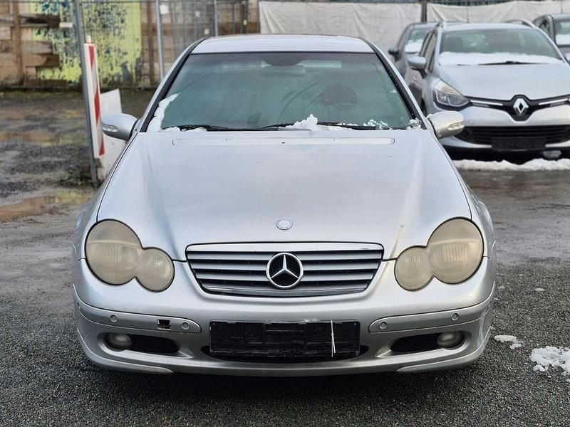 Gebraucht Mercedes C180 129 PS (94 kW) 2001 Silber Coupé