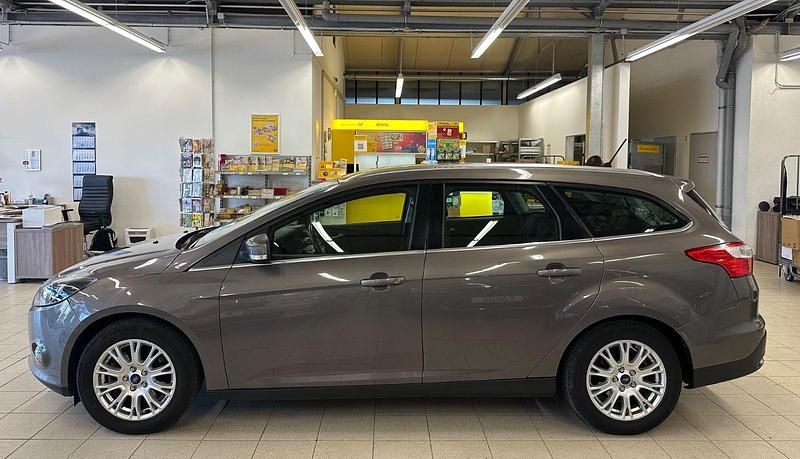 Używany Ford Focus Titanium 150 KM (110 kW) 2012 Brązowy Kombi