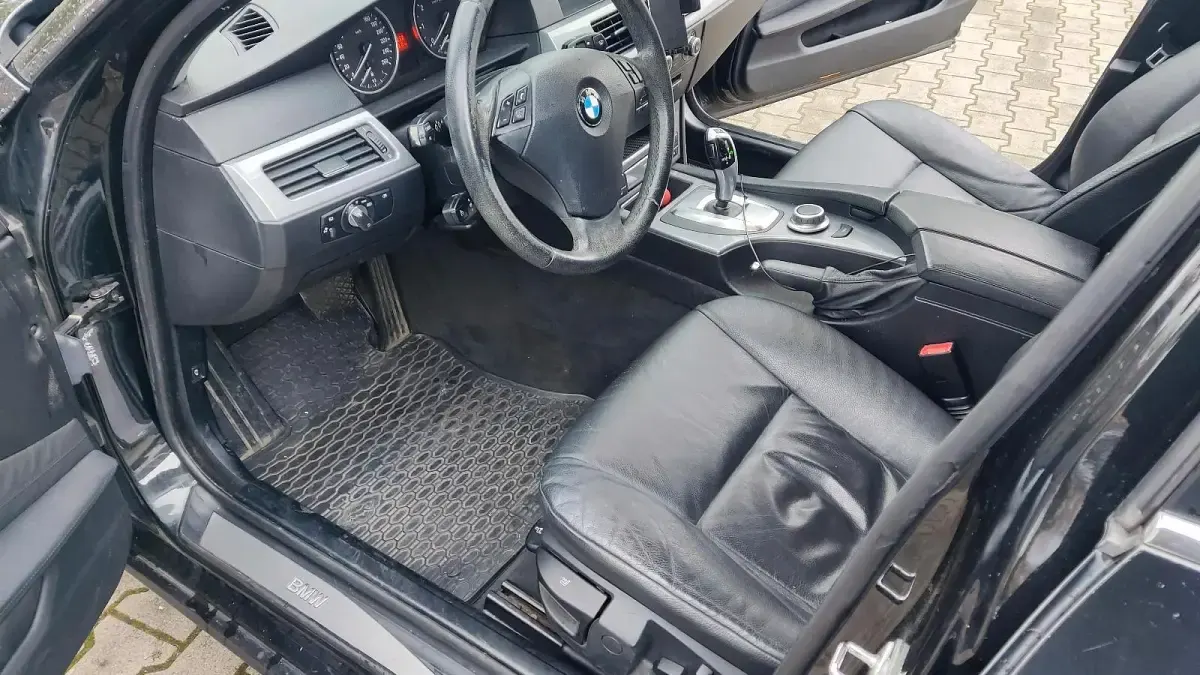 Gebraucht BMW 523 190 PS (139 kW) 2008 Schwarz Limousine