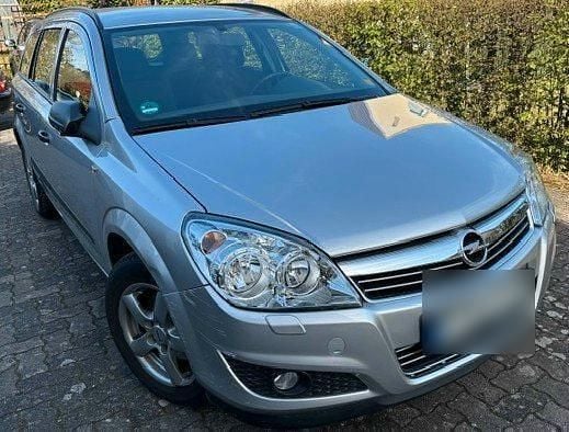 Gebraucht Opel Astra Edition 116 PS (85 kW) 2009 Silber Kombi