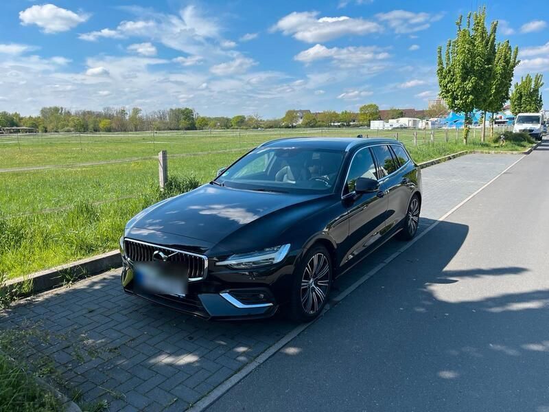 Schwarz Gebraucht 2019 Volvo V60 Inscription Kombi | 27.500 € (Guter Preis) - Bild 1/4