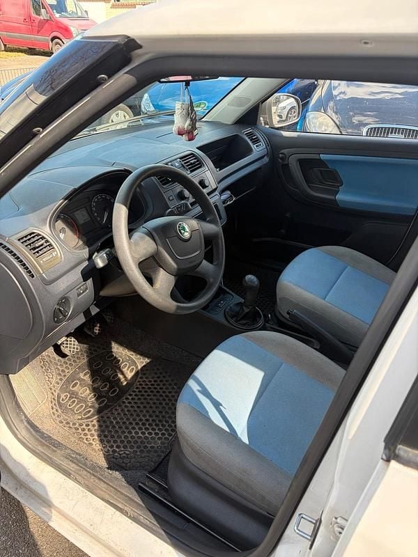 Gebraucht Skoda Fabia 69 PS (50 kW) 2010 Weiß Kleinwagen