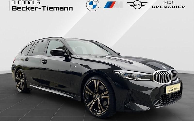 Saphirschwarz Gebraucht 2024 BMW 320 M Sport Kombi | 41.985 € (Fairer Preis) - Bild 1/4