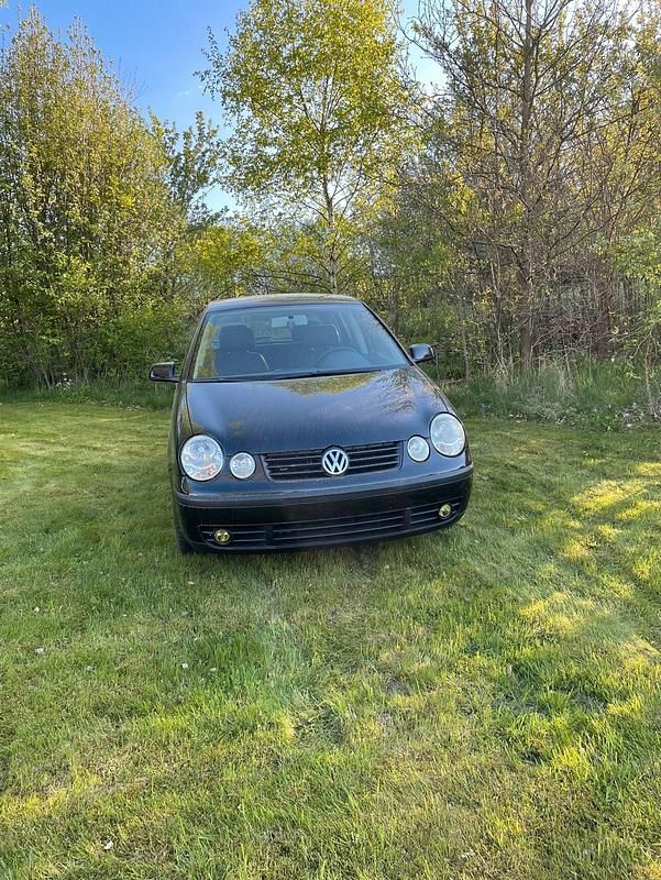 Schwarz Gebraucht 2002 VW Polo Kleinwagen | 2.000 € (Etwas zu teuer) - Bild 1/2
