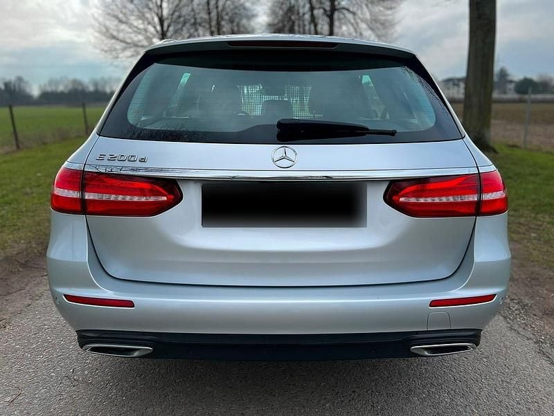 Second-hand Mercedes E200 150 CP (110 kW) 2019 Argintiu Break