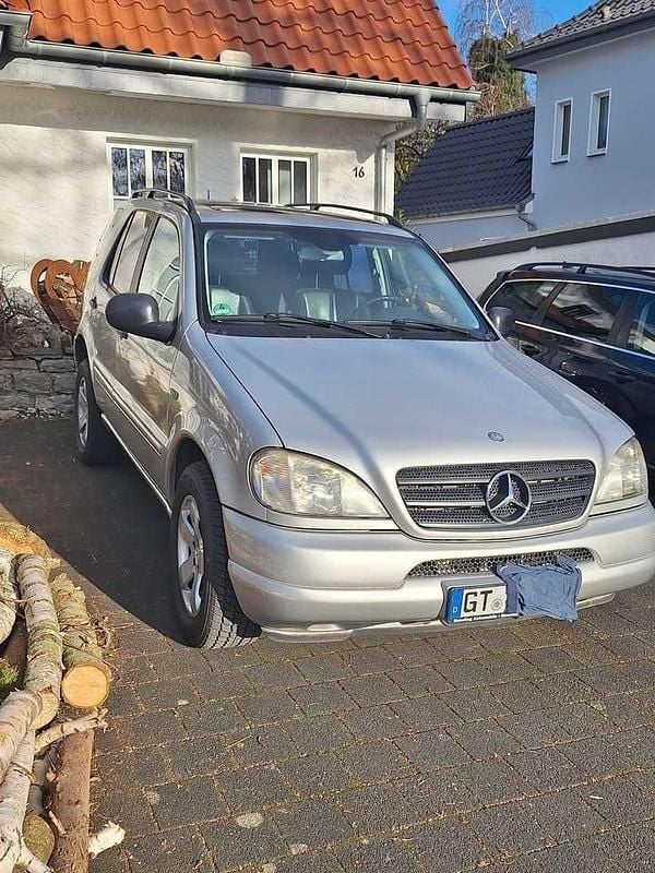 Silber Gebraucht 2001 Mercedes ML270 SUV | 5.200 € (Guter Preis) - Bild 1/4