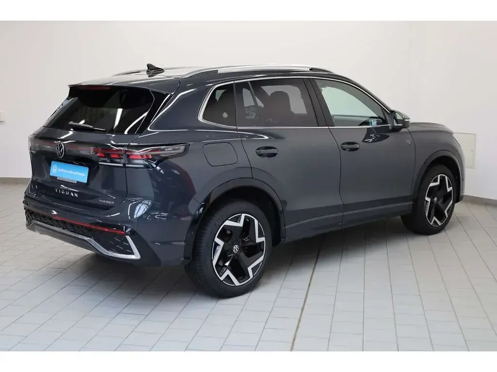 Gebraucht VW Tiguan R-line 204 PS (150 kW) 2024 Grau SUV