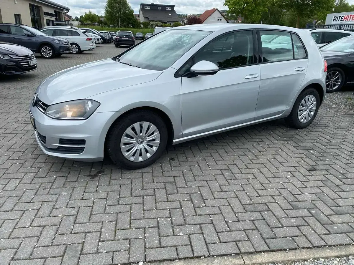 Second-hand VW Golf VII Trendline 105 CP (77 kW) 2013 Argintiu Hatchback