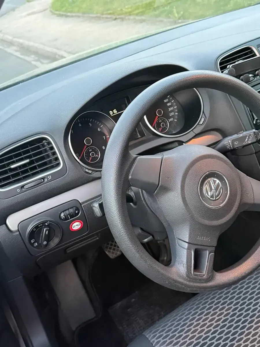 Gebraucht VW Golf VI 86 PS (63 kW) 2012 Grau Kleinwagen