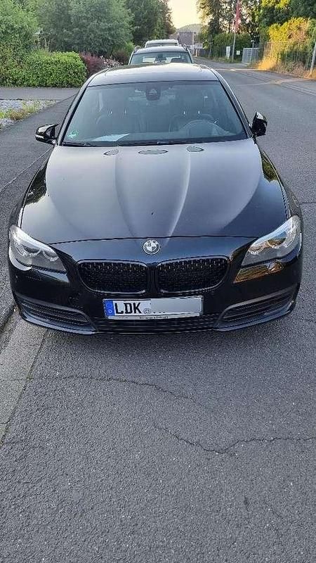 Schwarz Gebraucht 2015 BMW 520 Luxury Line Kombi | 11.750 € (Fairer Preis) - Bild 1/4
