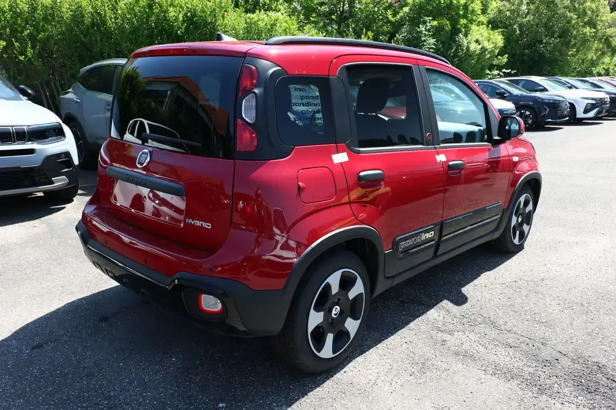 Neu Fiat Panda Cross Cross 65 PS (47 kW) 2026 Passione rot Kleinwagen